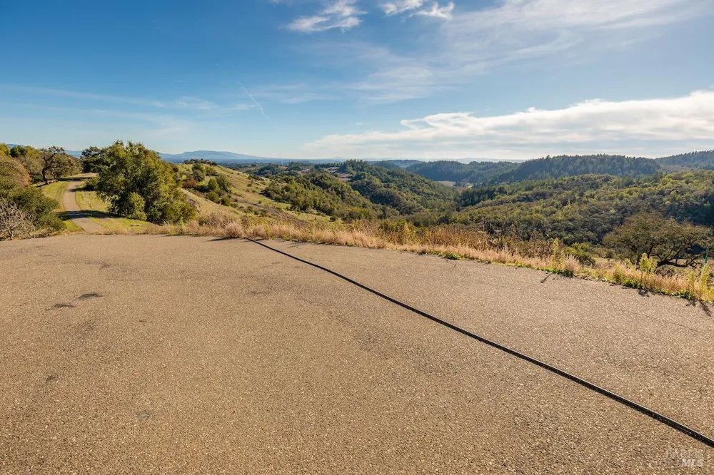 2365 Sweetwater Springs Road Healdsburg, CA 95448