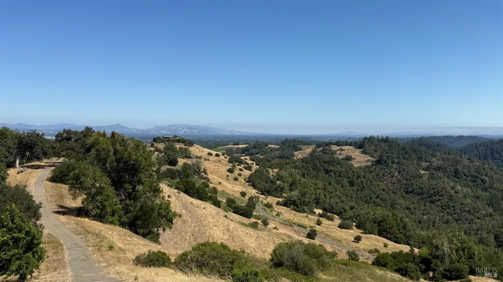 2365 Sweetwater Springs Road Healdsburg, CA 95448