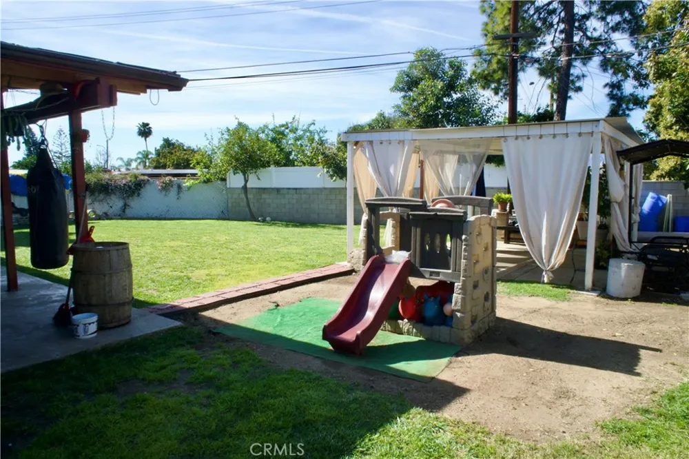5825 Orangecrest Azusa, CA 91702