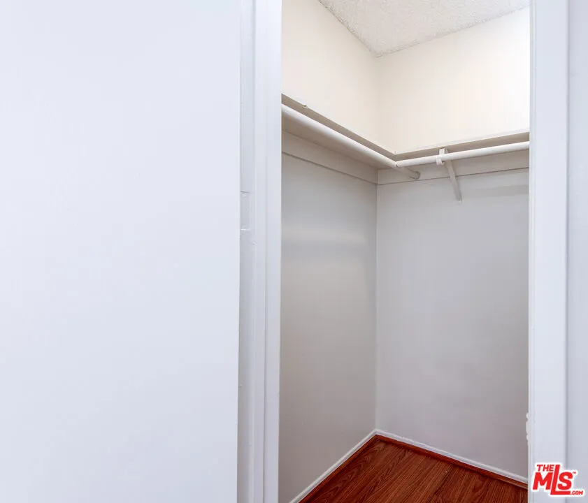 6050 Canterbury Drive #E214 Culver City, CA 90230