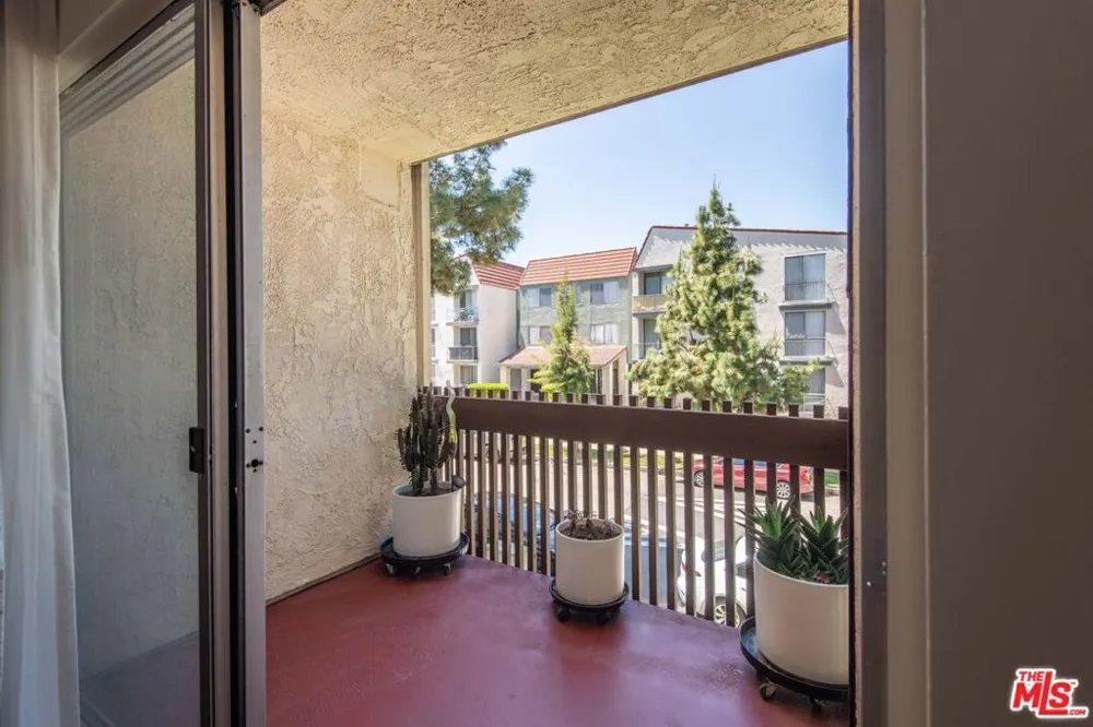 6050 Canterbury Drive #E214 Culver City, CA 90230