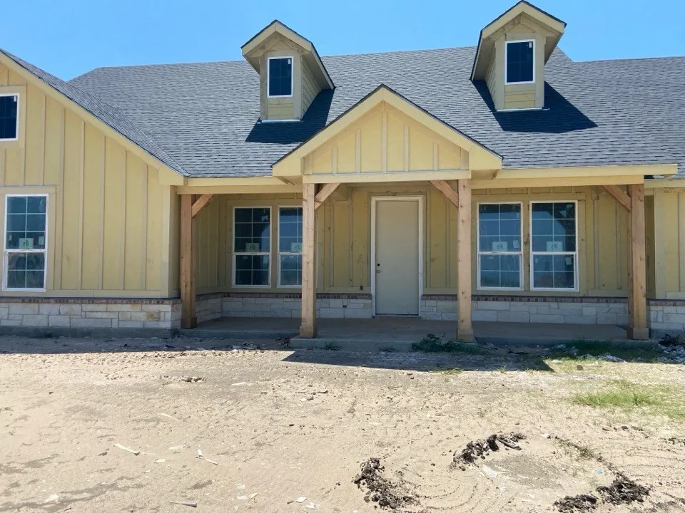181 Sunny Side Road Valley View, TX 76272