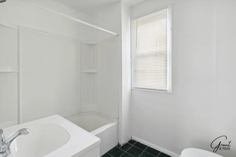 8440 Orchard Avenue Warren, MI 48089