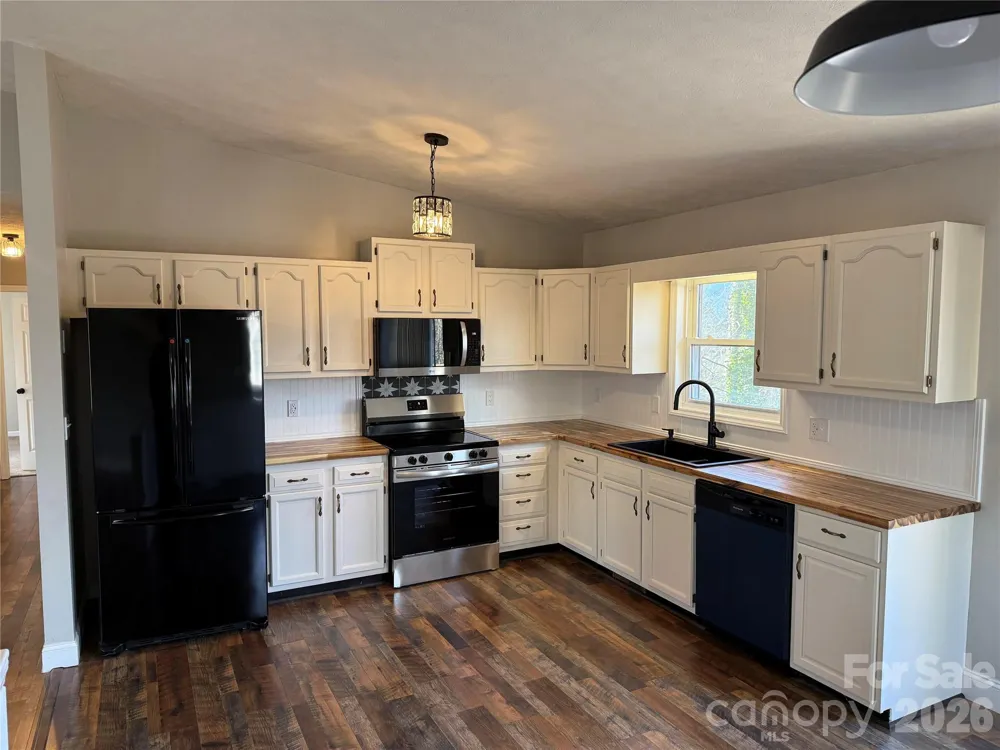628 Hidden View Loop Marion, NC 28752