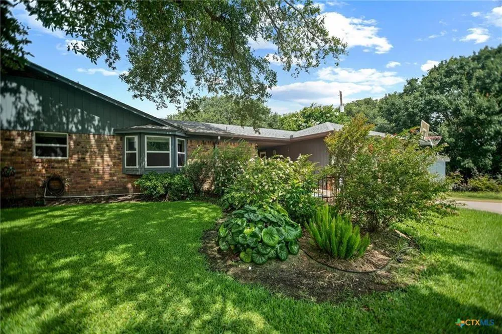 300 Green Avenue Palacios, TX 77465