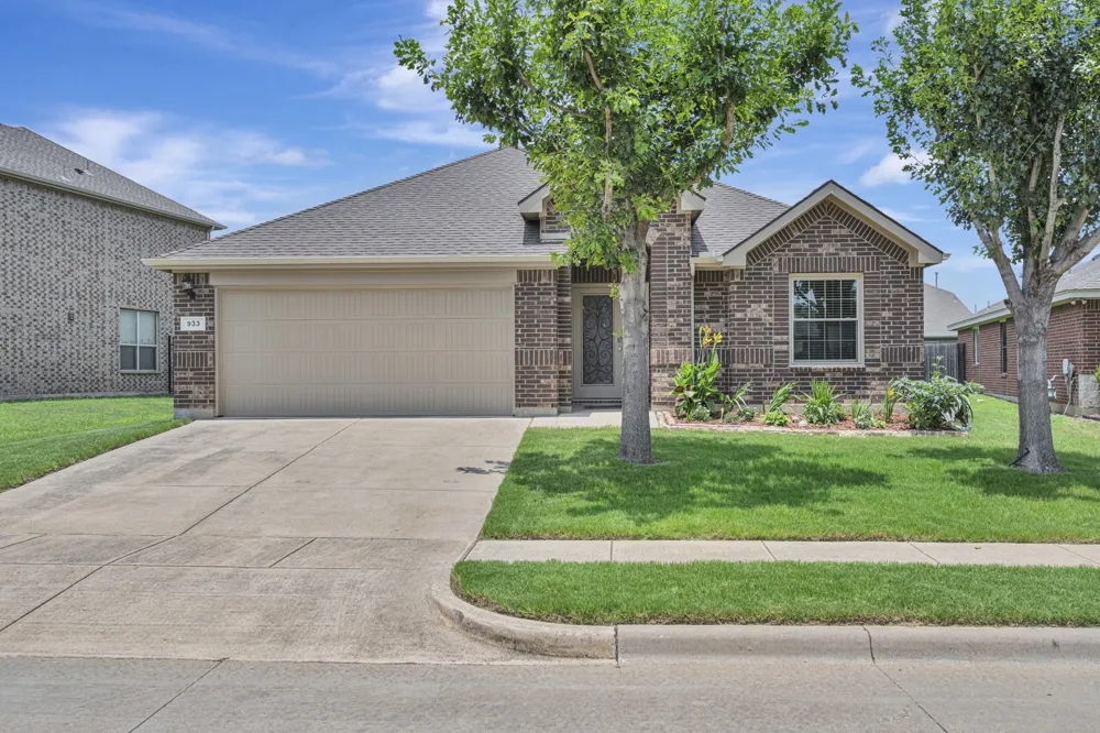 933 Keel Line Drive Crowley, TX 76036