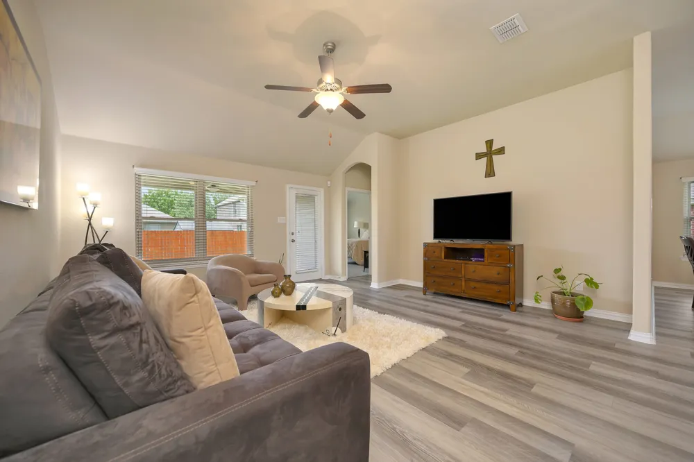 933 Keel Line Drive Crowley, TX 76036