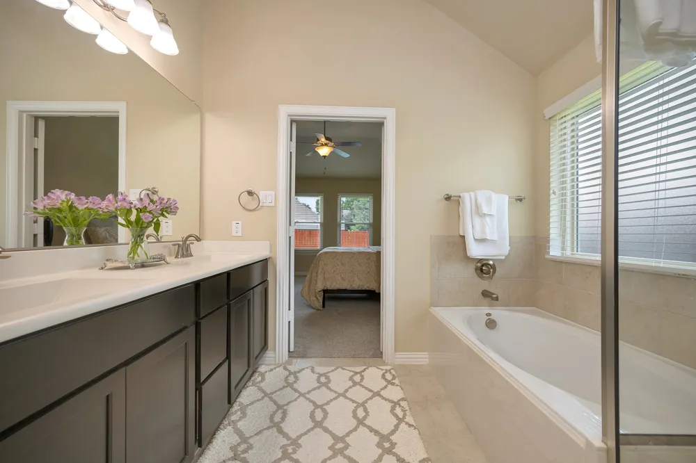 933 Keel Line Drive Crowley, TX 76036