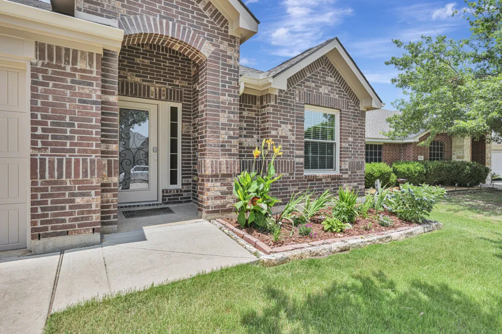 933 Keel Line Drive Crowley, TX 76036