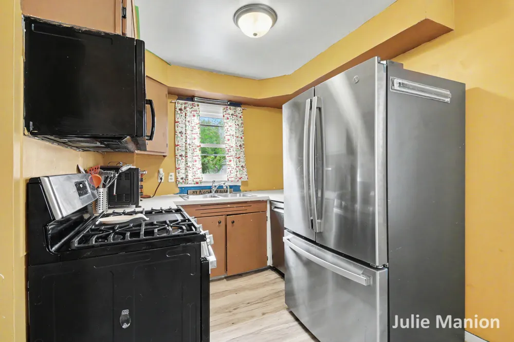 1829 Delwood Avenue SW Wyoming, MI 49509