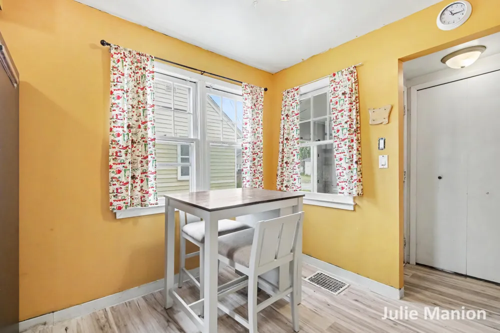 1829 Delwood Avenue SW Wyoming, MI 49509