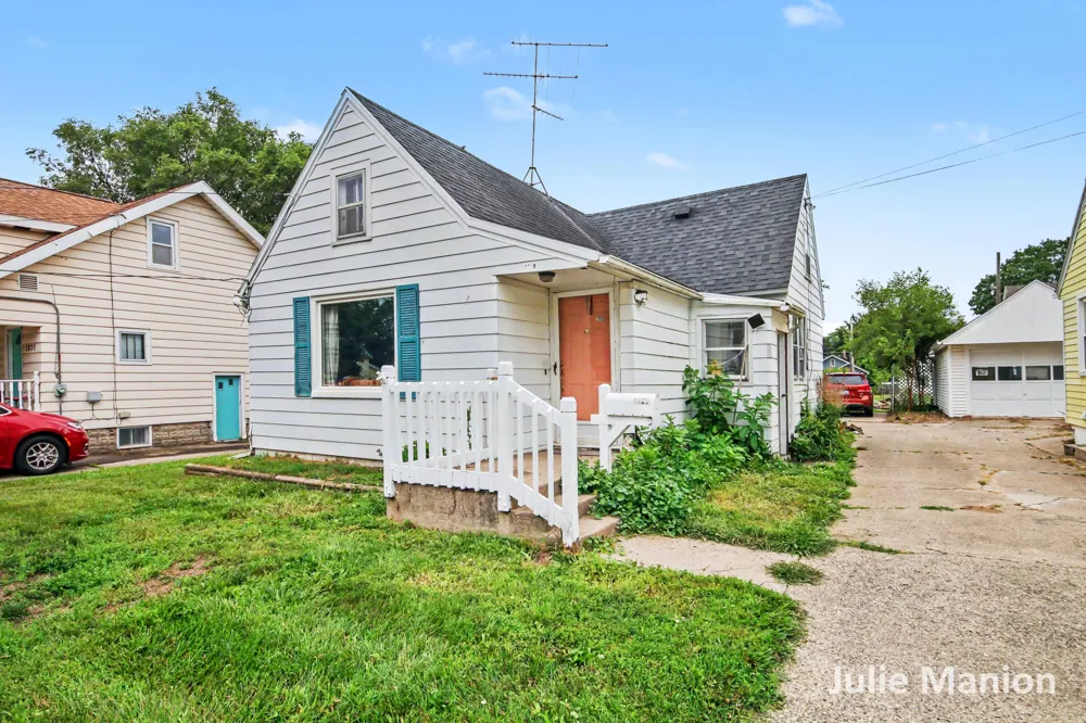 1829 Delwood Avenue SW Wyoming, MI 49509