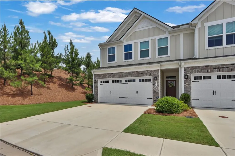 256 Salt Lake Lane Hoschton, GA 30548