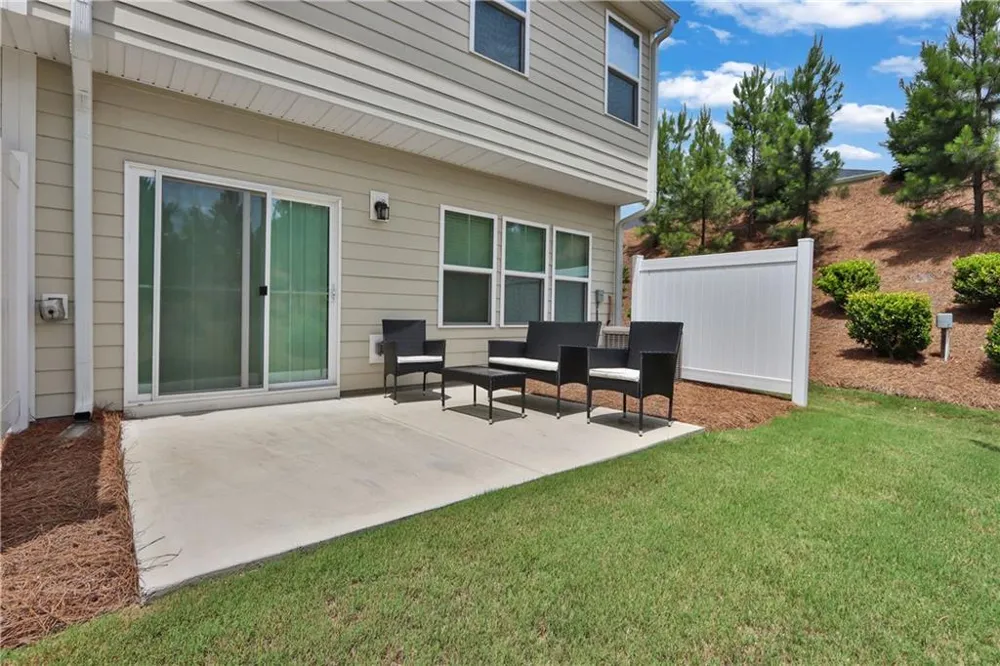 256 Salt Lake Lane Hoschton, GA 30548