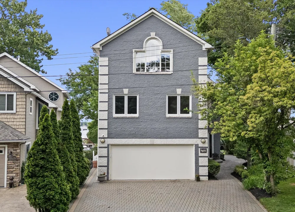 4691 Mapleview Avenue West Bloomfield, MI 48324