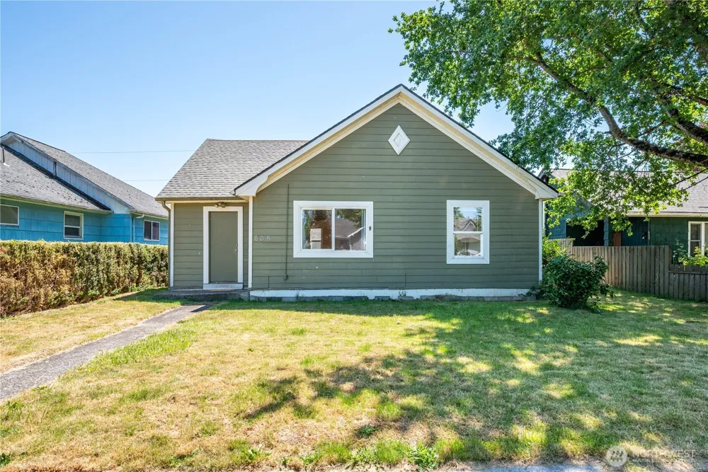 608 16th Avenue Longview, WA 98632