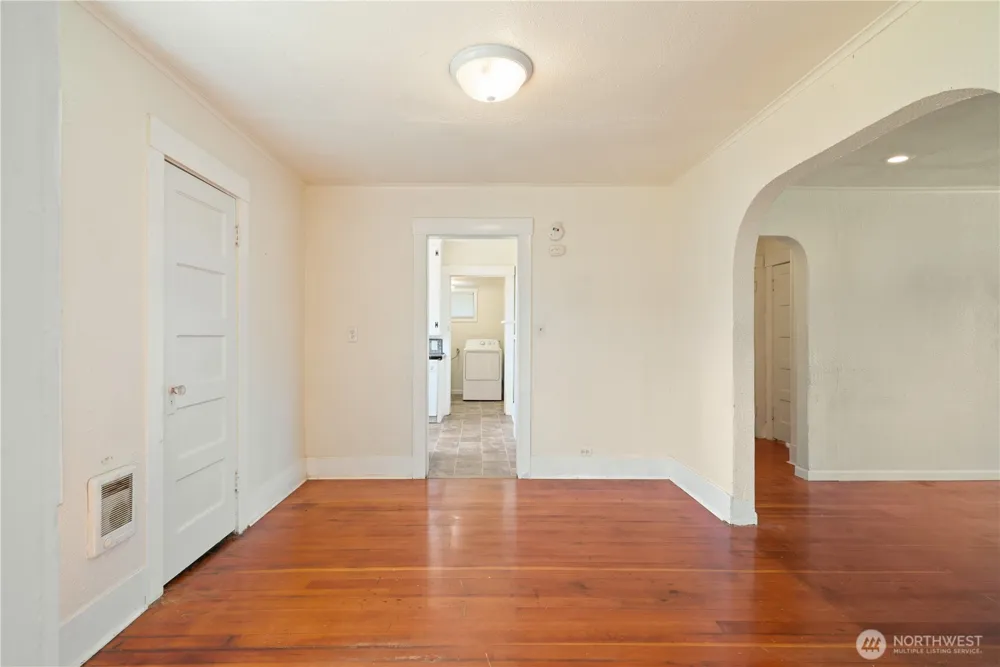 608 16th Avenue Longview, WA 98632
