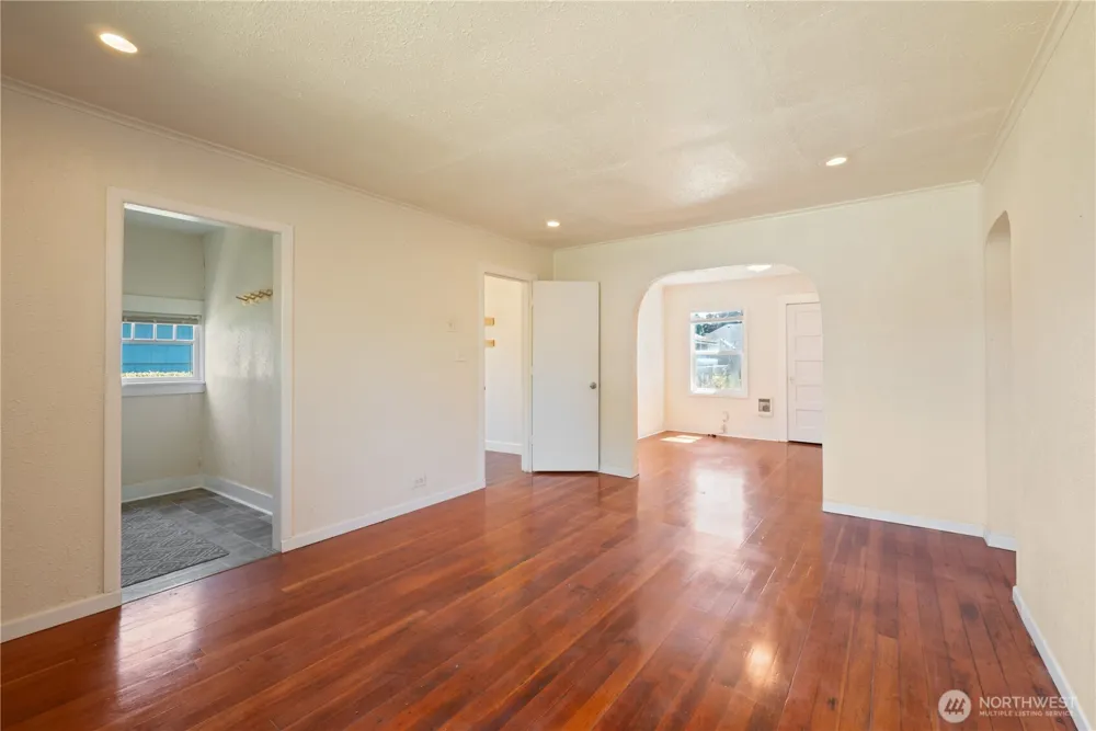 608 16th Avenue Longview, WA 98632