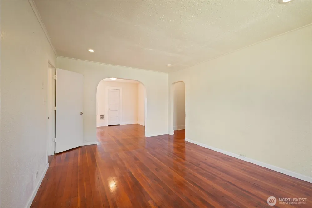 608 16th Avenue Longview, WA 98632