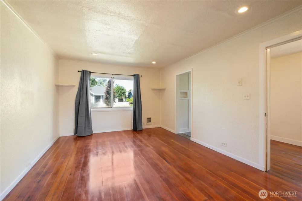 608 16th Avenue Longview, WA 98632