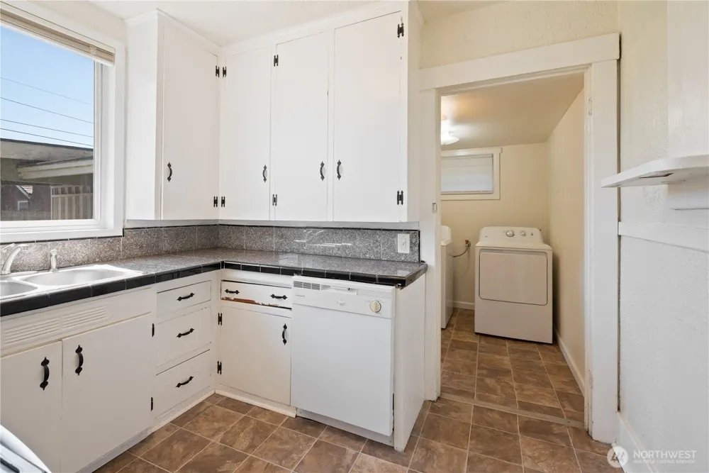 608 16th Avenue Longview, WA 98632
