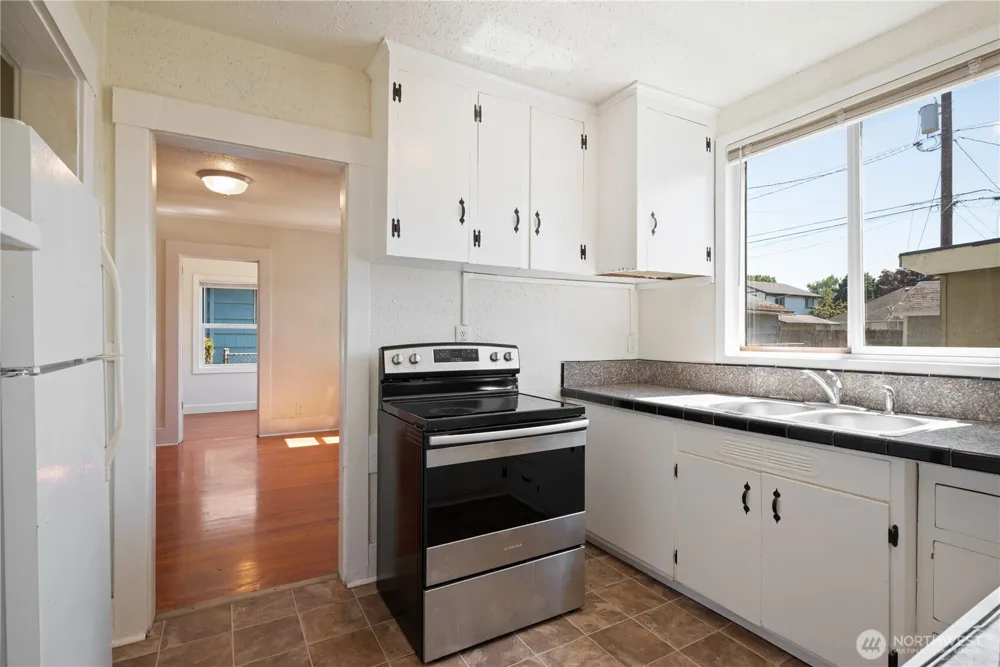 608 16th Avenue Longview, WA 98632