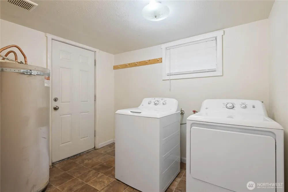 608 16th Avenue Longview, WA 98632