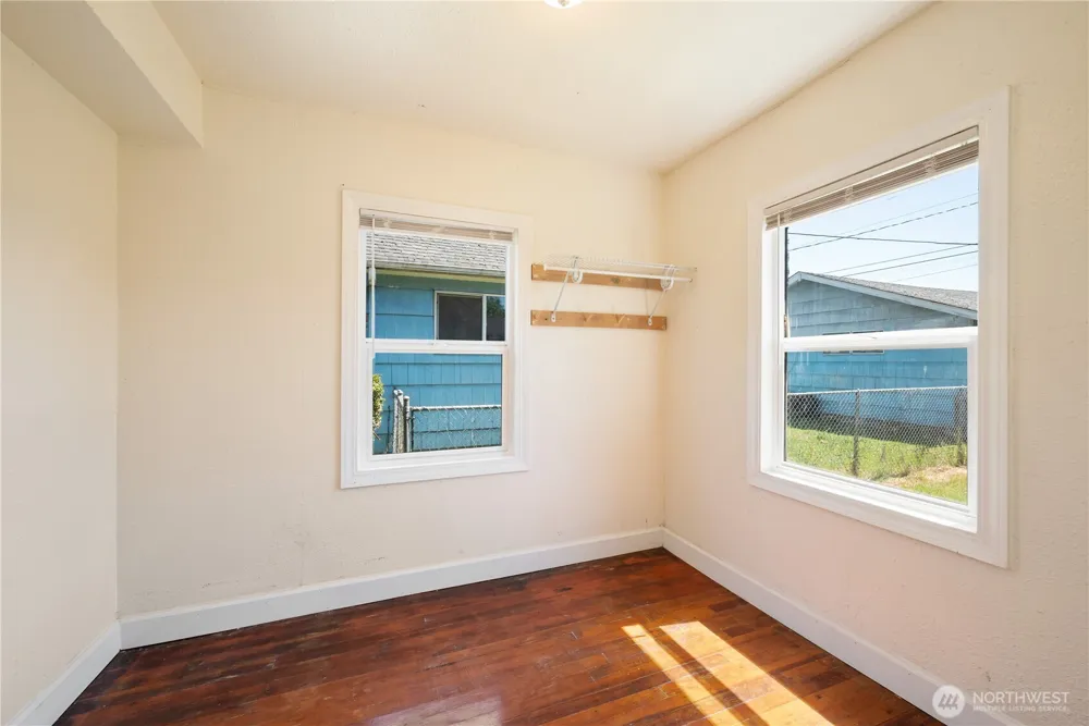 608 16th Avenue Longview, WA 98632