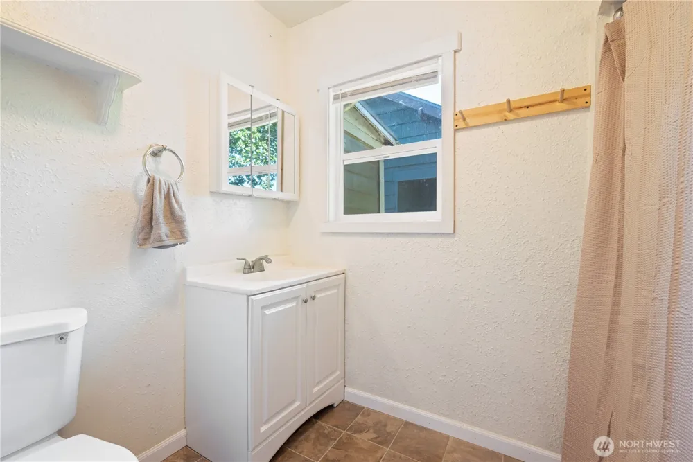 608 16th Avenue Longview, WA 98632