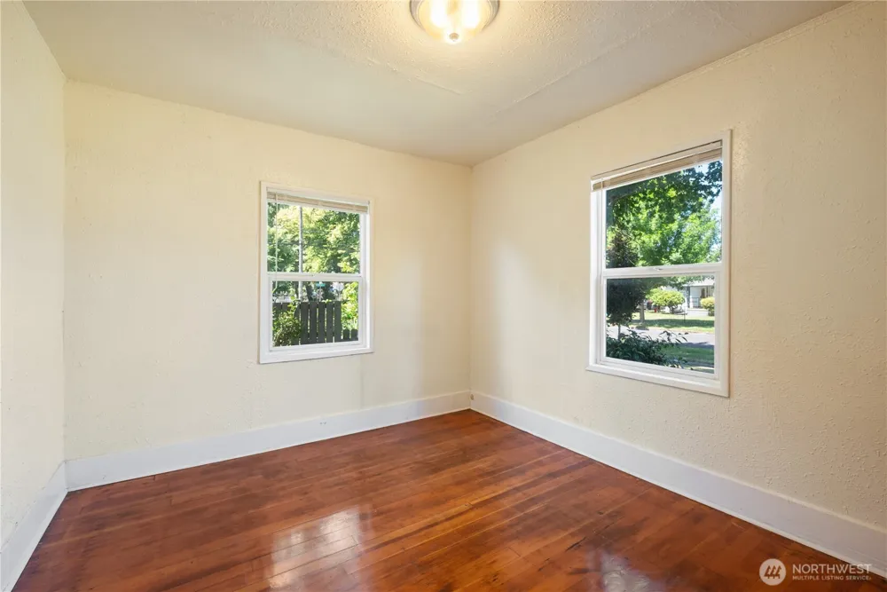 608 16th Avenue Longview, WA 98632