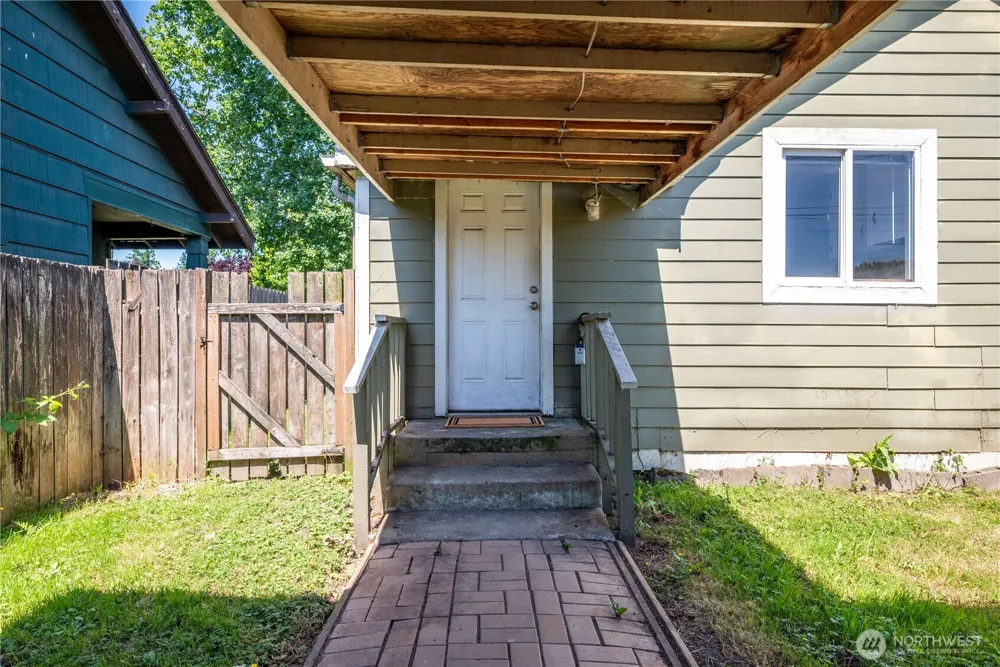 608 16th Avenue Longview, WA 98632