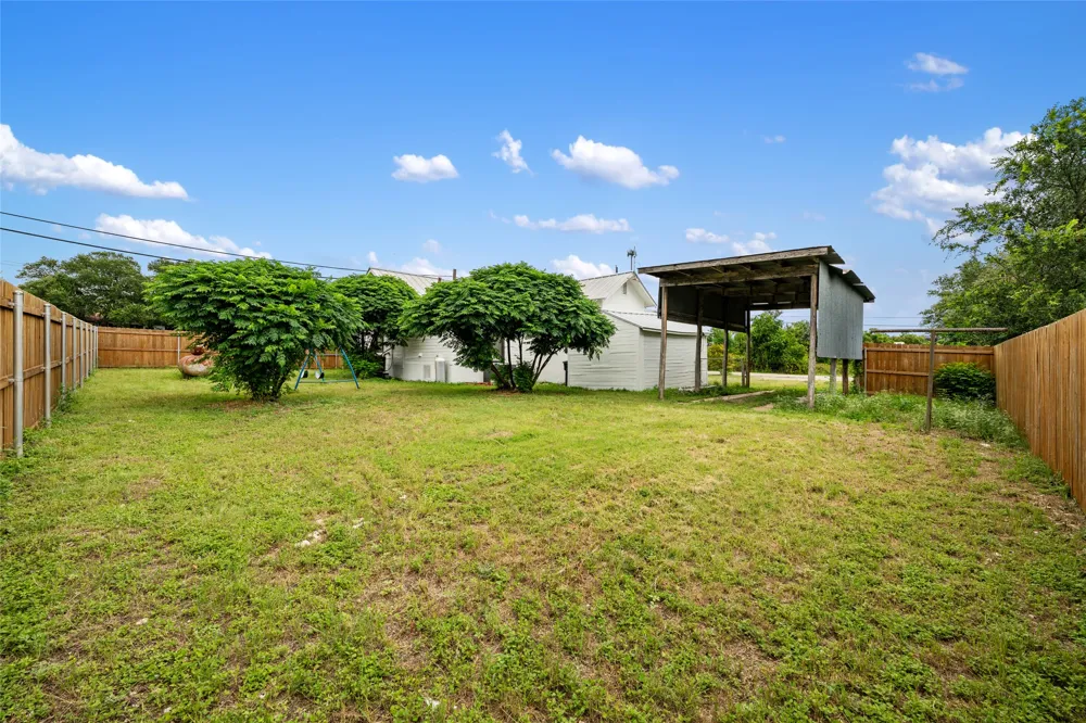 100 W Caskey Street Florence, TX 76527