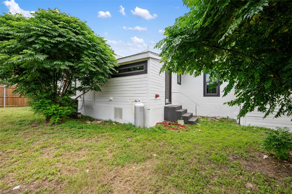 100 W Caskey Street Florence, TX 76527