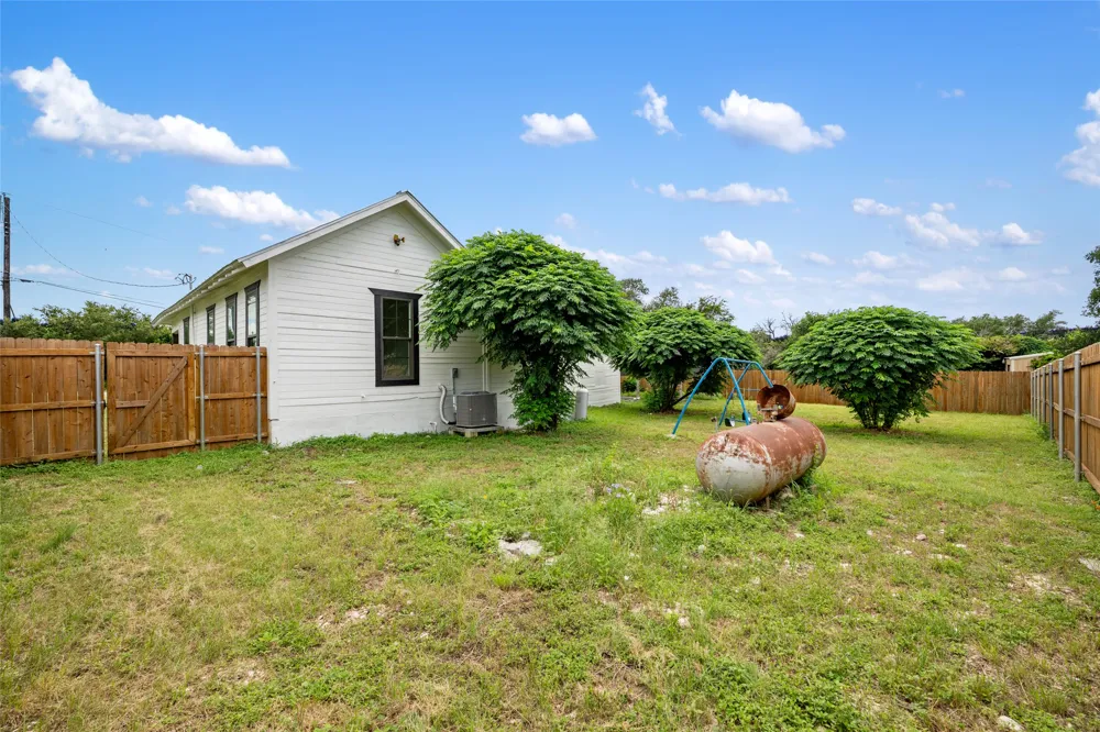 100 W Caskey Street Florence, TX 76527