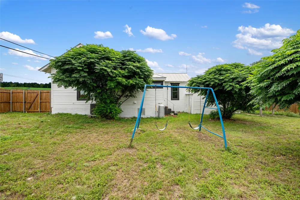 100 W Caskey Street Florence, TX 76527