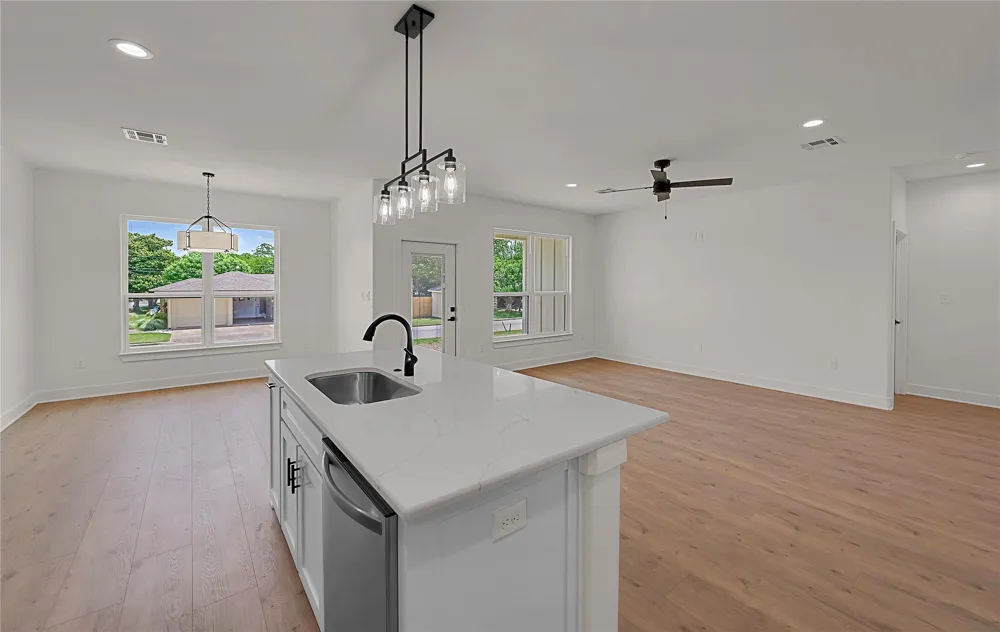 806 S Avenue Q Clifton, TX 76634