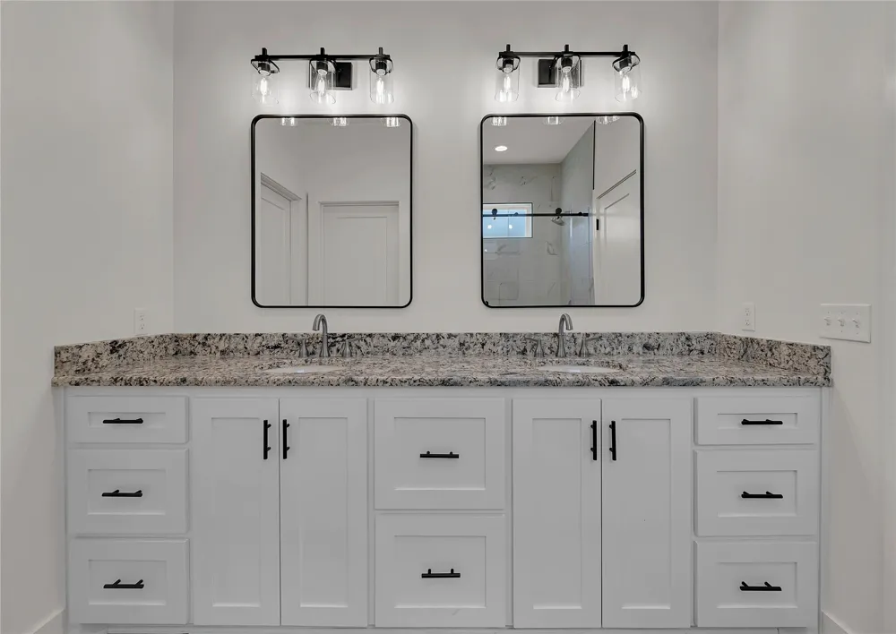 806 S Avenue Q Clifton, TX 76634