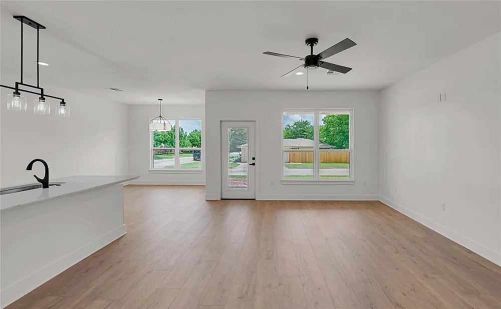 806 S Avenue Q Clifton, TX 76634