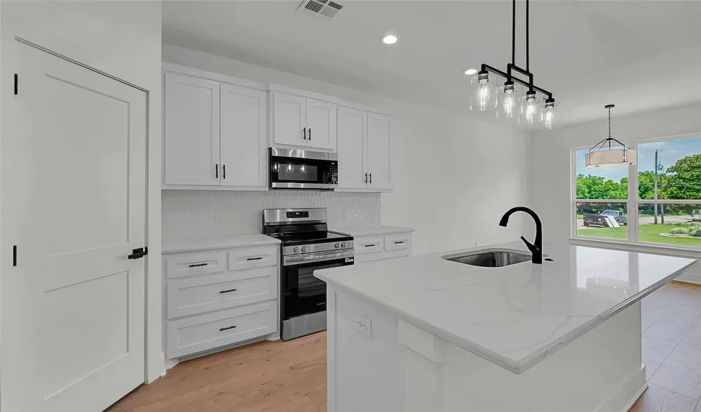 806 S Avenue Q Clifton, TX 76634