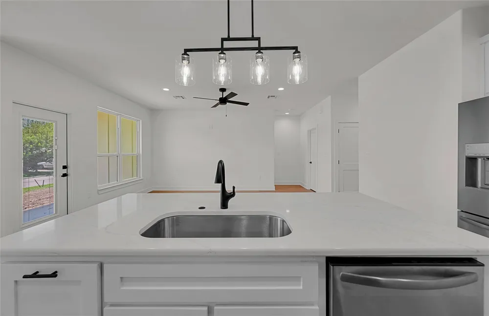 806 S Avenue Q Clifton, TX 76634