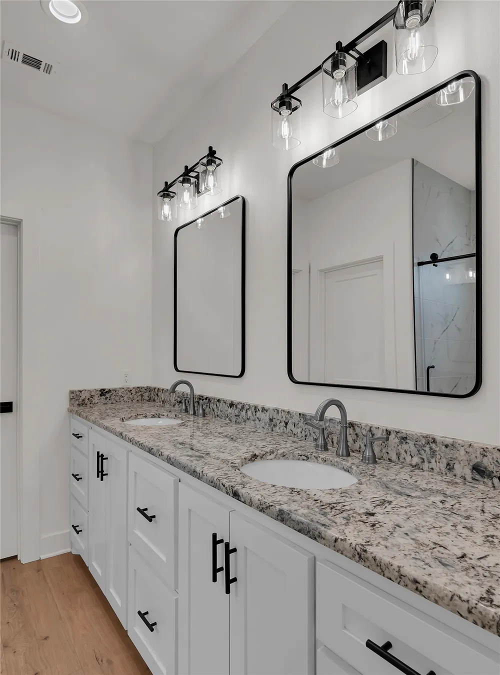 806 S Avenue Q Clifton, TX 76634