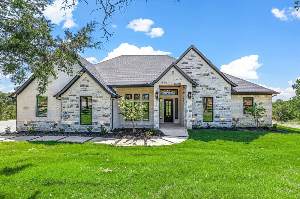 1064 Glenoaks Drive Weatherford, TX 76088