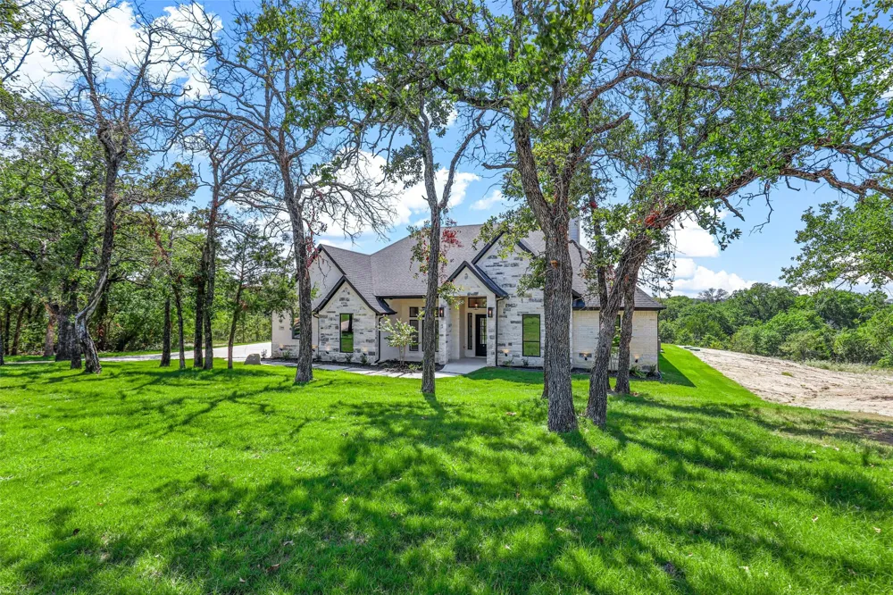 1064 Glenoaks Drive Weatherford, TX 76088