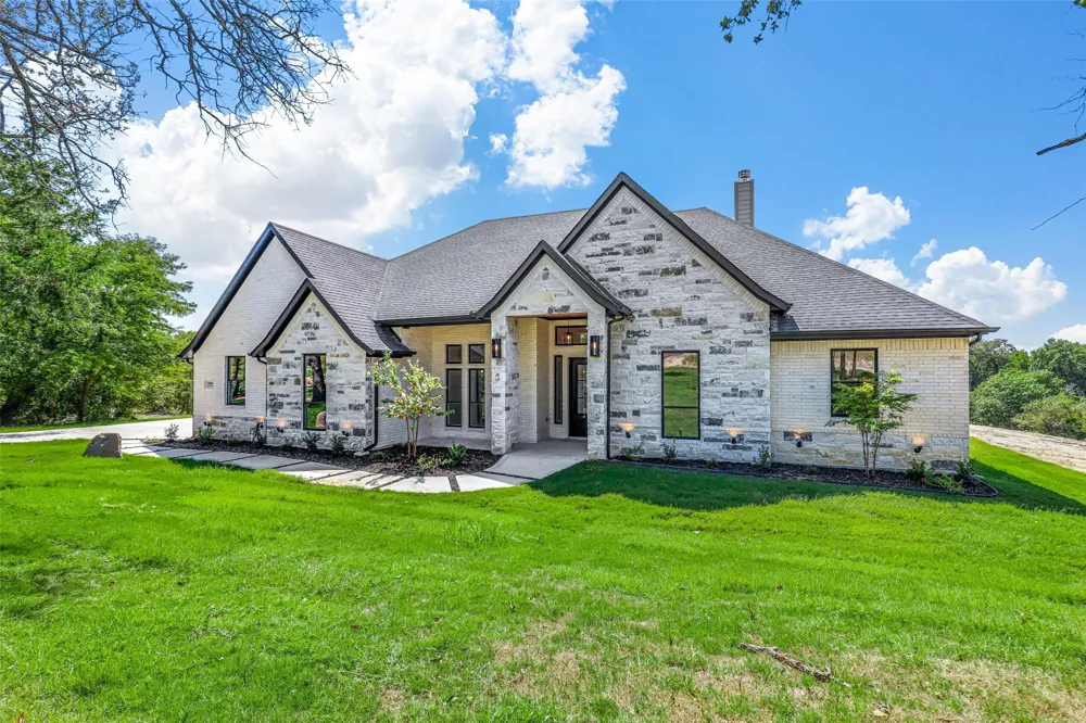 1064 Glenoaks Drive Weatherford, TX 76088