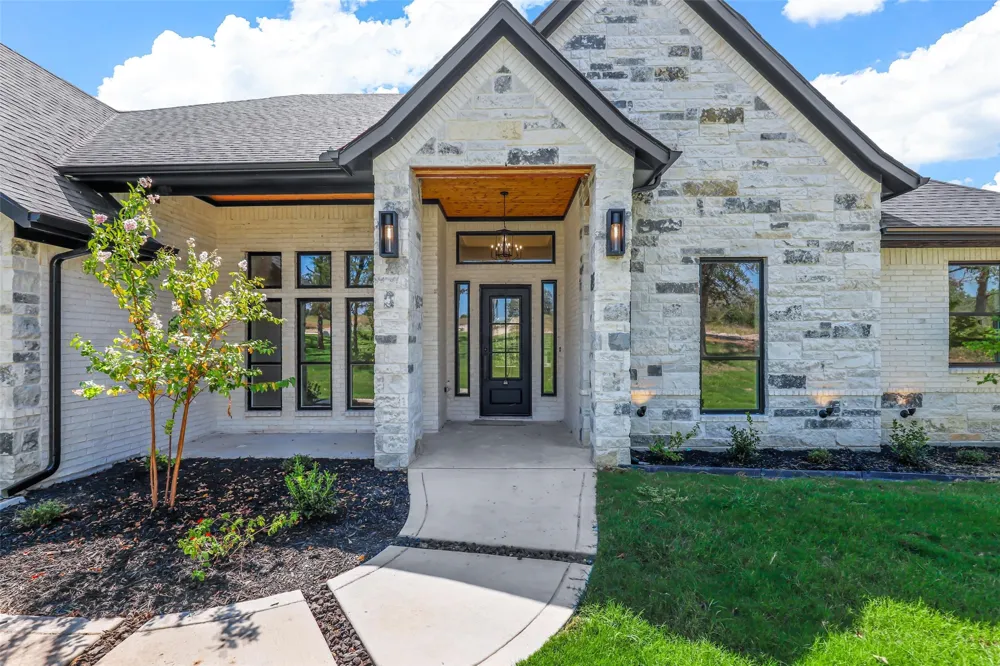1064 Glenoaks Drive Weatherford, TX 76088