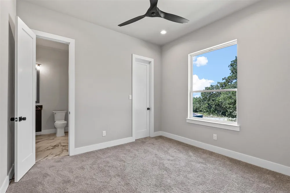 1064 Glenoaks Drive Weatherford, TX 76088