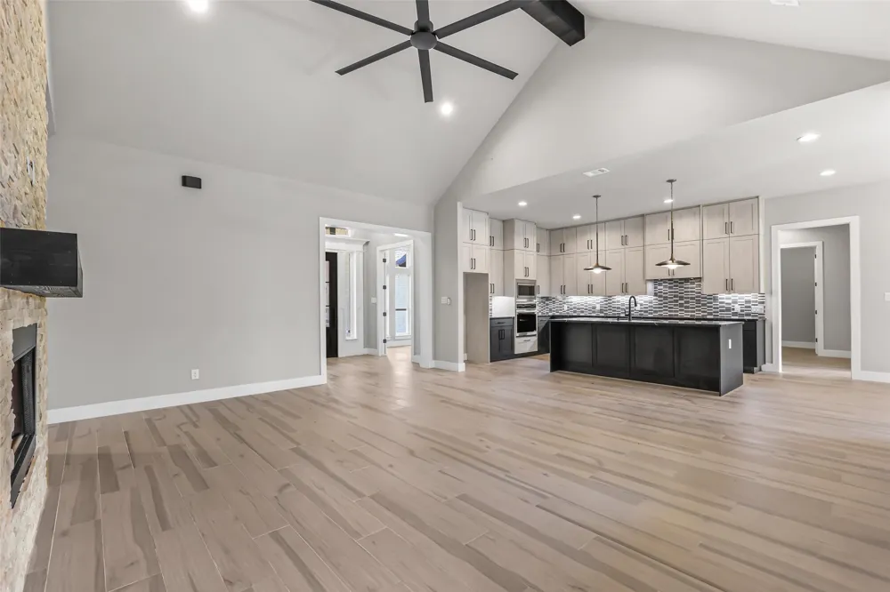 1064 Glenoaks Drive Weatherford, TX 76088