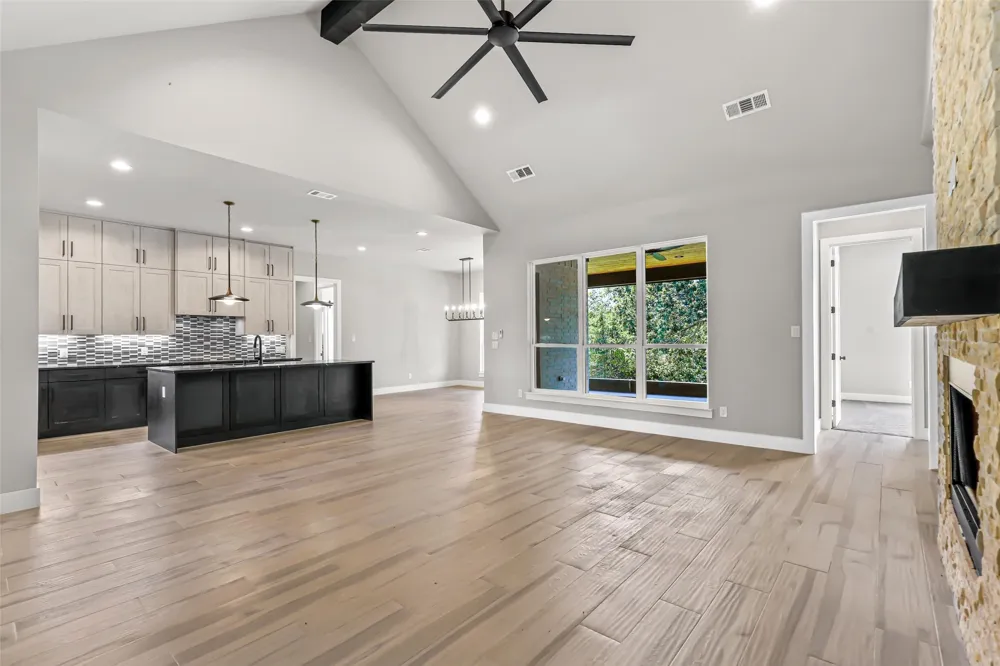 1064 Glenoaks Drive Weatherford, TX 76088