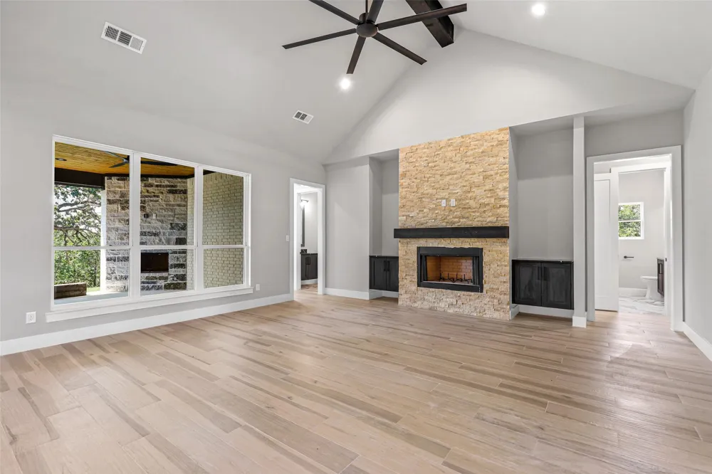 1064 Glenoaks Drive Weatherford, TX 76088