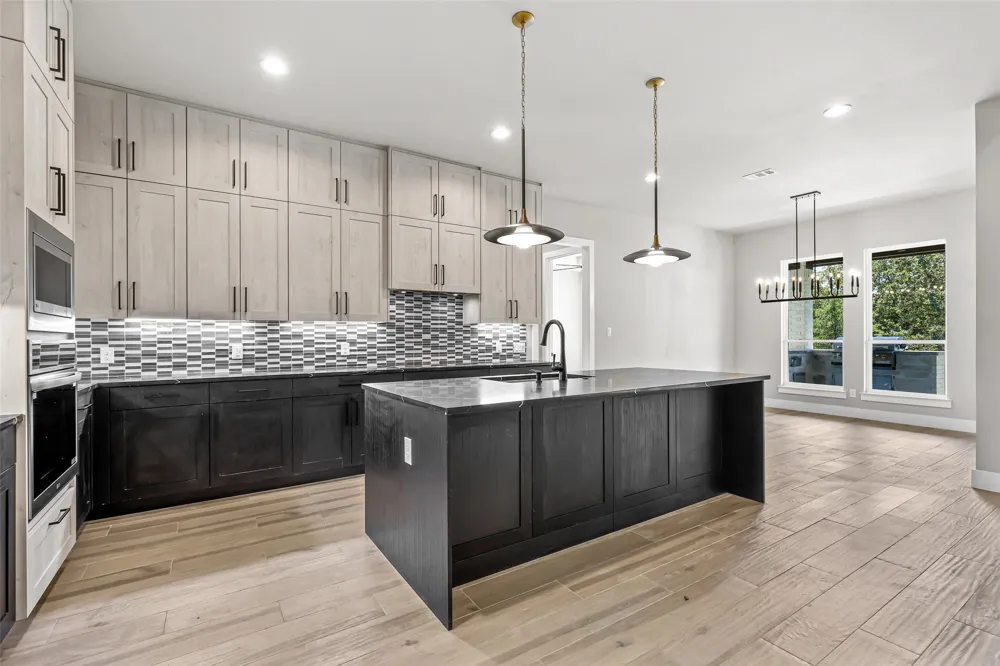 1064 Glenoaks Drive Weatherford, TX 76088